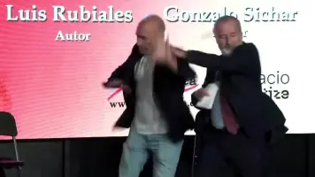 Expresidente de RFEF fue atacado durante la presentación de su libro en Madrid