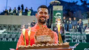 Novak Djokovic celebra su cumpleaños con pase a semifinales en Ginebra