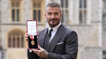 Rey de Inglaterra condecora a David Beckham con el título oficial de caballero