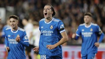 Real Madrid vence al Valencia y sigue de cerca los pasos del líder Barcelona