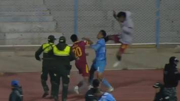 Video: El duelo Real Oruro-Blooming terminó con pelea campal en el Bermúdez