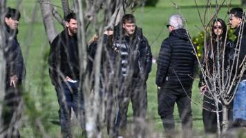 Molestia de Leo Messi por presencia de periodistas en sepelio de su padre