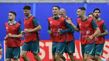 Cristiano es “una inspiración”, dice Ruben Días antes del debut de Portugal