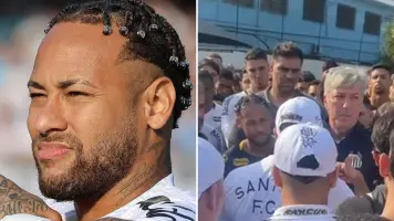 Video: Neymar confronta a los barras del Santos durante invasión al club paulista