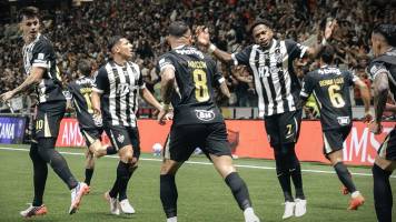 Atlético Mineiro castiga a Santos en el Brasileirao y se acerca a la Libertadores