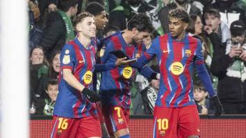 Barcelona sufre en Santander, pero avanza a cuartos de final en la Copa del Rey