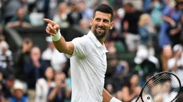 Novak Djokovic debuta en Wimbledon con autoridad tres semanas después de su operación