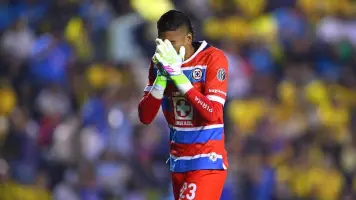 Video: Arquero de Cruz Azul cometió errores insólitos que terminaron en gol