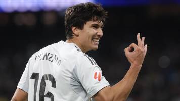 Real Madrid se mantiene en la pelea por la Liga gracias a un hat-trick de Gonzalo García