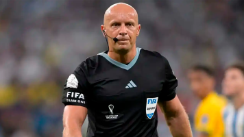 FIFA designó al árbitro de la final de Catar para el debut de Argentina