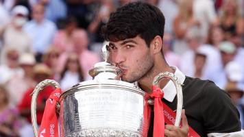 Carlos Alcaraz se corona por segunda ocasión rey del torneo de Queen’s