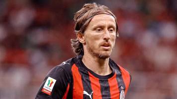 Milan inicia la temporada con triunfo ante Bari en el debut oficial de Luka Modric