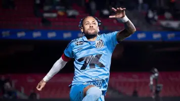 Neymar pide paso en la selección de Brasil a punta de goles en el Santos