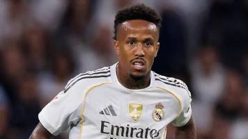 Real Madrid pierde al defensor Éder Militao por una lesión en la pierna derecha
