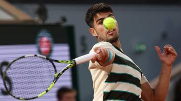 Carlos Alcaraz arrasa a Tommy Paul para alcanzar las ‘semis’ de Roland Garros