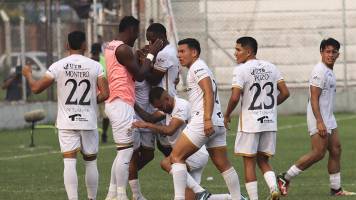 Real Santa Cruz y Universitario de Vinto abren la fecha 21 del torneo Clausura