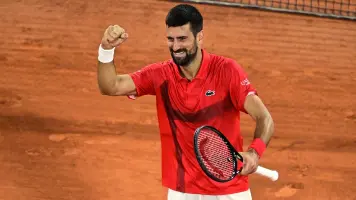 Djokovic elimina a Zverev y desafiará a Sinner en ‘semis’ de Roland Garros