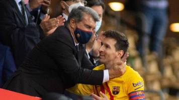 Xavi: “Messi estaba fichado; lo tiró atrás Laporta porque no quería una guerra con él”