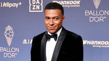 Kylian Mbappé pide disculpas en tres idiomas tras polémica con “meme” sobre Mao