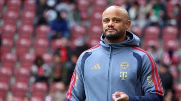 El DT de Bayern Múnich es hospitalizado tras desmayarse en un entrenamiento 