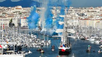 La llama olímpica desembarca en Francia, en el puerto de Marsella
