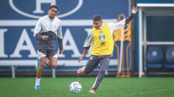 Gremio llega a La Paz mermado: sin DT y con suplentes para jugar con Bolívar