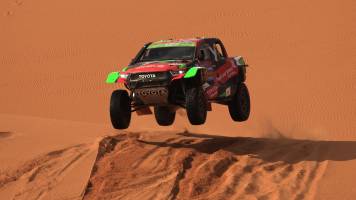 El saudita Yazeed al Rajhi gana el rally Dakar en autos