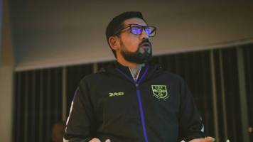 La furia de Walter Flores, DT de ABB: “¿Qué es lo que quieren, descendernos?”