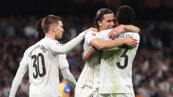 Real Madrid hunde a Valencia (4-0) y aumenta la presión al Barcelona 