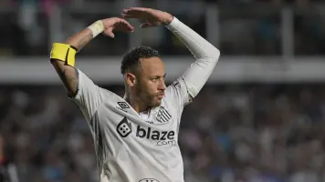 Neymar regresó de su lesión pero fue expulsado y el Santos quedó al borde del descenso