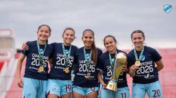 Claure reaparece tras un mes de silencio para felicitar al equipo femenino de Bolívar por el campeonato