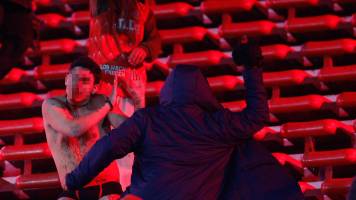 Violencia extrema en graderías obliga a cancelar el duelo Independiente vs U de Chile por la Sudamericana