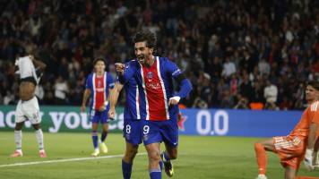 Triplete de Ferran Torres y festival de Dembélé: PSG golea en su debut en la Champions