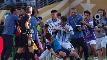 FIFA abre investigación por incidentes y agresiones entre Paredes y Gavi