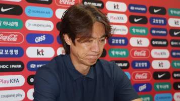 Técnico de Corea renunció tras eliminación mundialista y huyó por amenazas