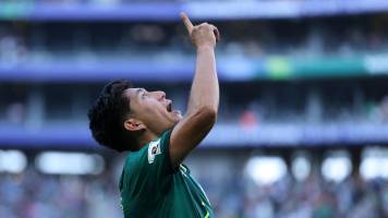 Santos celebra el gol de Miguelito en la victoria de Bolivia ante Surinam