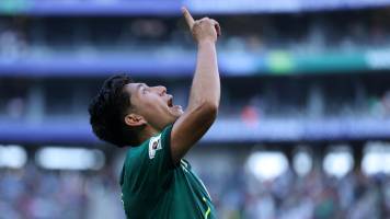 Santos celebra el gol de Miguelito en la victoria de Bolivia ante Surinam