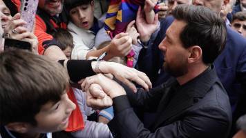 Multitudinario recibimiento a Messi en España para recoger el Princesa de los Deportes