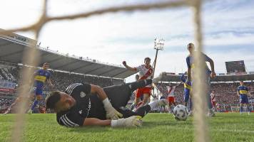 ¿Entró o no entró el balón? Este es el audio VAR de la polémica jugada en el clásico River - Boca