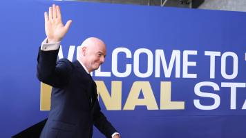 La UEFA y la Concacaf no perdonan a Infantino pese a la retirada de su plan