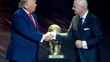 Trump admite haber llamado a Infantino para revisar la roja a Balogun: “No era falta”
