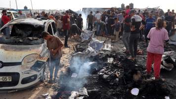 Bombardeo israelí en un campo de desplazados de Rafah desata ola de críticas 