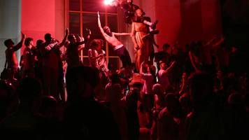 Un fallecido y más de 700 detenidos durante festejos de hinchas del PSG en París