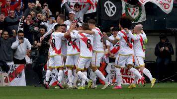 El Rayo Vallecano frena al líder Real Madrid en La Liga española (1-1)