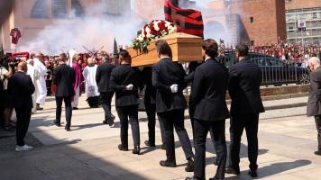 ‘Ciao capitano’: una multitud emocionada despide en Milán a Franco Baresi