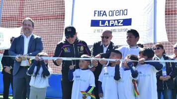 La Paz estrena la primera cancha FIFA Arena de Bolivia para el fútbol infantil