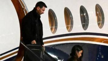 Lionel Messi arriba a Rosario para trasladarse al velatorio de su padre