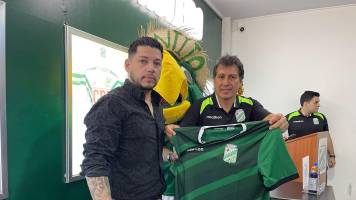Álvaro Peña firmó con Oriente: “Futbolista que deje todo en la cancha y no ponga excusas, ese va a jugar”