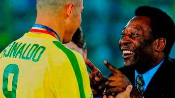 Hijo de Ronaldo y nieto de Pelé recrean icónica foto de los legendarios brasileños