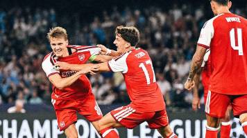 Odegaard silencia Nápoles y guía el rumbo del Arsenal
